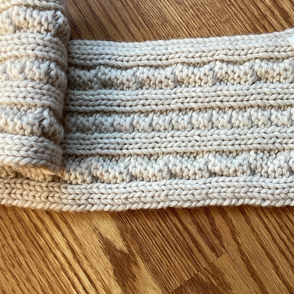 The North Face Beige Cable Knit Scarf - Picture 6 of 8